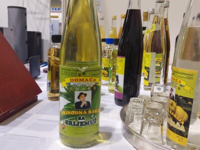 "Rakija sa srijemuž": Svako jutro popiti "za prst", ali poprijeko