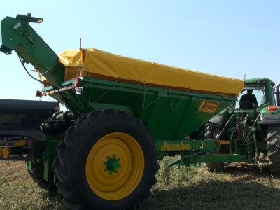 Rasipač Bogballe L1 700 i prikolica Perrein Jumbo 6500 Rasipač Bogballe L1 700 i prikolica Perrein Jumbo 6500