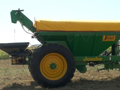 Rasipač Bogballe L1 700 i prikolica Perrein Jumbo 6500 Rasipač Bogballe L1 700 i prikolica Perrein Jumbo 6500