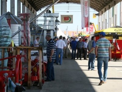 Razgledavanje sajamske ponude