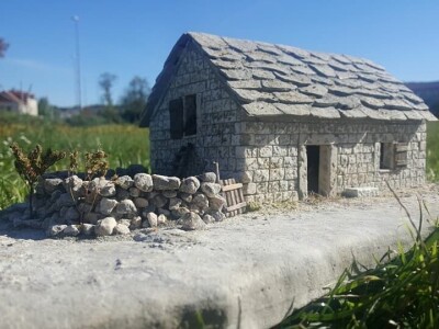 Replike kamenih kućica Dalmatinske zagore