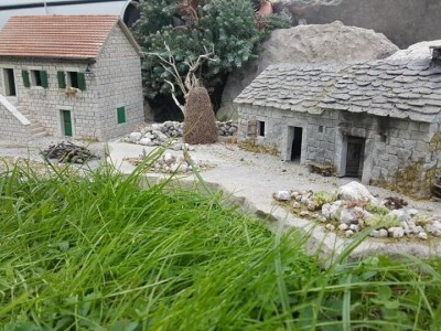 Replike kamenih kućica Dalmatinske zagore