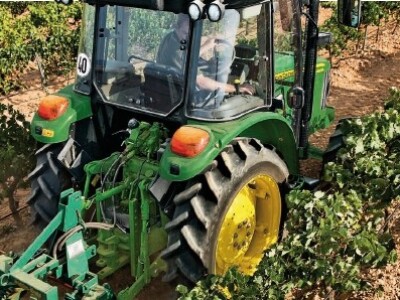 Traktor John Deere 5RN