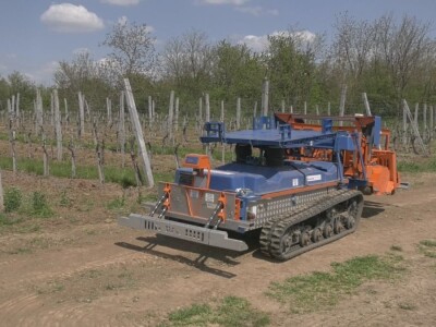 Robot koji obavlja petnaest poslova u zasadu, foto: M. Lazarević