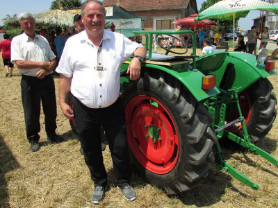 Vojislavov traktor svagdje izaziva pažnju