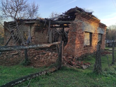 Ruševni objekti na selu
