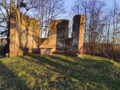 Ruševni objekti na selu