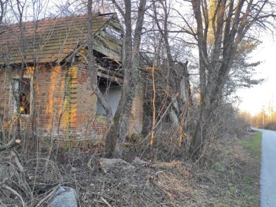Ruševni objekti na selu