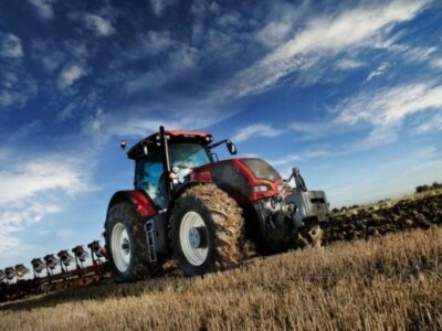 Traktor Valtra S