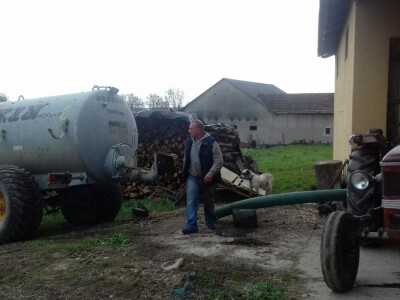 I stari se traktori još dobro drže I stari se traktori još dobro drže