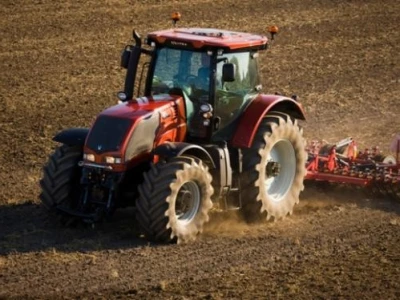 Traktor Valtra S
