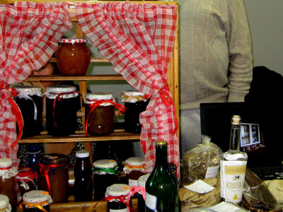 Replike polica u špajizima