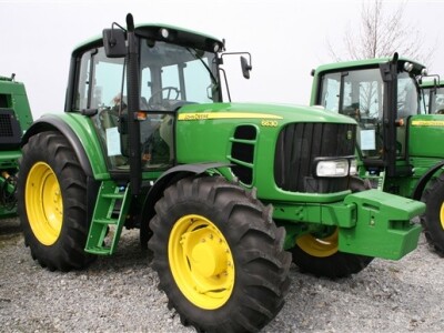 John Deere traktori