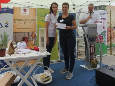 Sajam "Dani maline i meda" Žepče 2019. Sajam "Dani maline i meda" Žepče 2019.