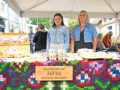 Sajam meda, prehrambrenih i tradicionalnih proizvoda u Šamcu