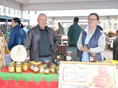 Sajam meda, prehrambrenih i tradicionalnih proizvoda u Šamcu