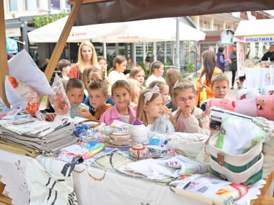 Sajam meda, prehrambrenih i tradicionalnih proizvoda u Šamcu