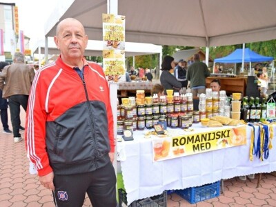 Sajam meda, prehrambrenih i tradicionalnih proizvoda u Šamcu