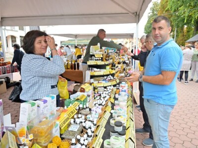 Sajam meda, prehrambrenih i tradicionalnih proizvoda u Šamcu