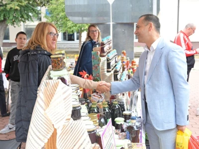 Sajam meda, prehrambrenih i tradicionalnih proizvoda u Šamcu