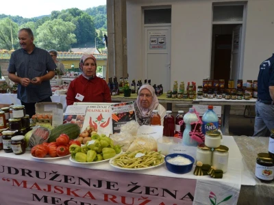Sajam poljoprivrednih proizvoda "Dani maline i meda" Žepče 2022.