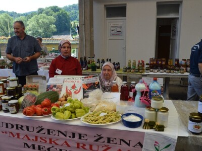 Sajam poljoprivrednih proizvoda "Dani maline i meda" Žepče 2022.