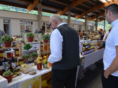 Sajam poljoprivrednih proizvoda "Dani maline i meda" Žepče 2022.