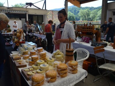 Sajam poljoprivrednih proizvoda "Dani maline i meda" Žepče 2022.