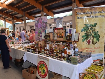 Sajam poljoprivrednih proizvoda "Dani maline i meda" Žepče 2022.