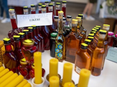 Sajam poljoprivrednih proizvoda "Dani maline i meda" Žepče 2022.