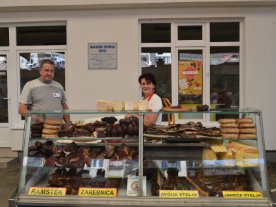 Sajam poljoprivrednih proizvoda "Dani maline i meda" Žepče 2022.