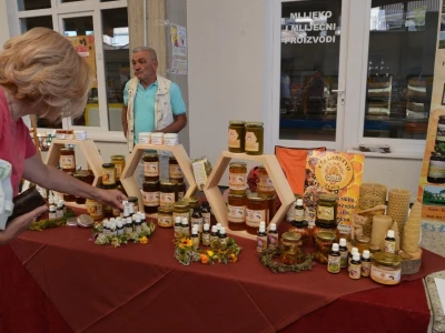 Sajam poljoprivrednih proizvoda "Dani maline i meda" Žepče 2022.
