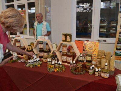 Sajam poljoprivrednih proizvoda "Dani maline i meda" Žepče 2022.