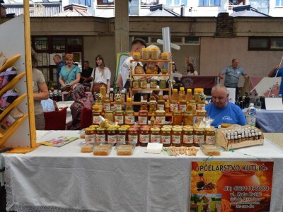 Sajam poljoprivrednih proizvoda "Dani maline i meda" Žepče 2022.