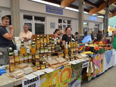 Sajam poljoprivrednih proizvoda "Dani maline i meda" Žepče 2022.