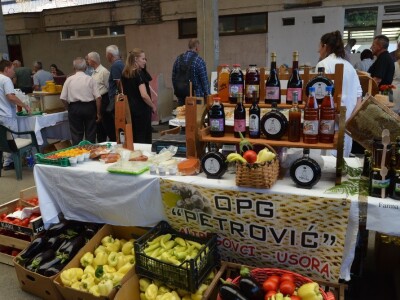 Sajam poljoprivrednih proizvoda "Dani maline i meda" Žepče 2022.