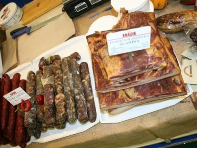 Slavonske delicije, kobasice i slanina