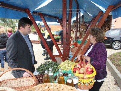 Poljoprivredna gospodarstva su izložila svoje proizvode Poljoprivredna gospodarstva su izložila svoje proizvode