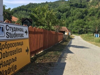 Dejan sam kupio table za putokaze