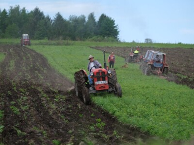 Samiru Aličić 20 komšija pomoglo uzorati njive