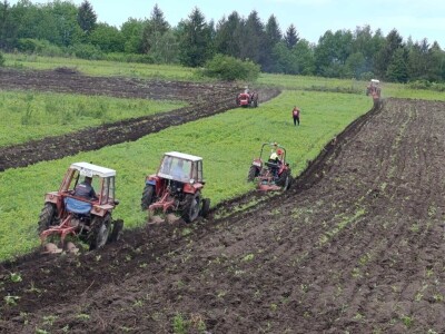 Samiru Aličić 20 komšija pomoglo uzorati njive