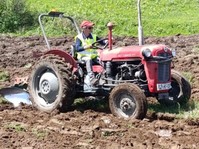Samiru Aličić 20 komšija pomoglo uzorati njive