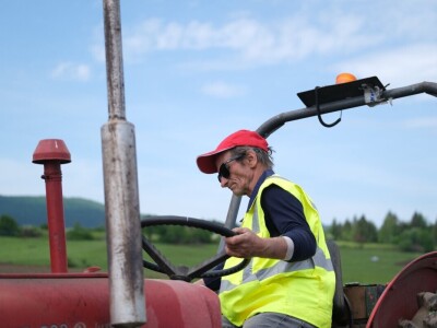 Samiru Aličić 20 komšija pomoglo uzorati njive