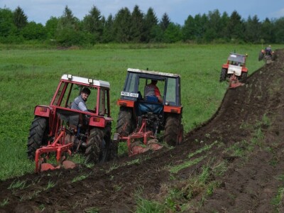 Samiru Aličić 20 komšija pomoglo uzorati njive