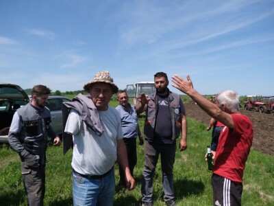 Samiru Aličić 20 komšija pomoglo uzorati njive