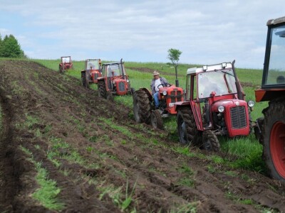 Samiru Aličić 20 komšija pomoglo uzorati njive