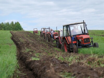 Samiru Aličić 20 komšija pomoglo uzorati njive