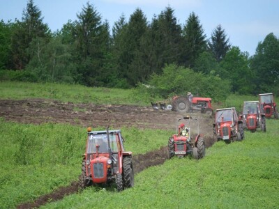 Samiru Aličić 20 komšija pomoglo uzorati njive