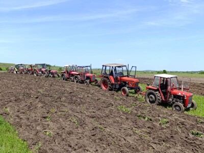 Samiru Aličić 20 komšija pomoglo uzorati njive