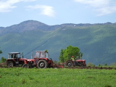 Samiru Aličić 20 komšija pomoglo uzorati njive